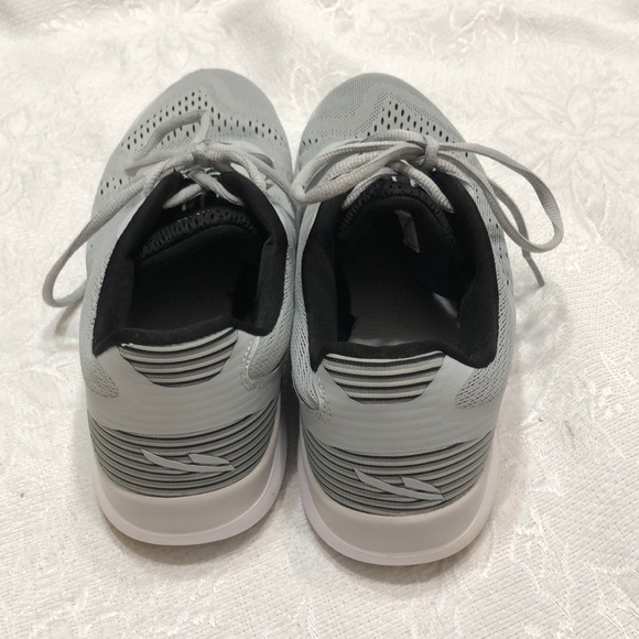 Champion men’s gray athletic shoes size 10 - Picture 3 of 6